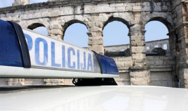 Lopov ukrao umjetničke slike iz hodnika