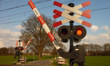 Pijan pokušao proći ispod rampe na željezničkoj pruzi