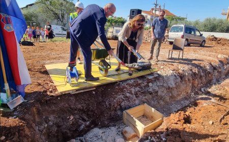 Umag-grad djece: Polaganjem kamena temeljca krenula izgradnja nove Područne škole u Sv. Mariji na Krasu