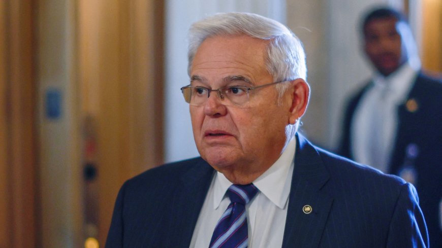 Demokratski senator Robert Menendez optužen za primanje mita