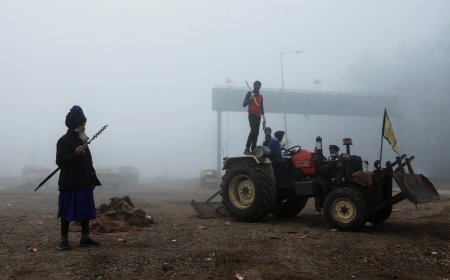 Indijski poljoprivrednici idu prema New Delhiju, policija koristi suzavac