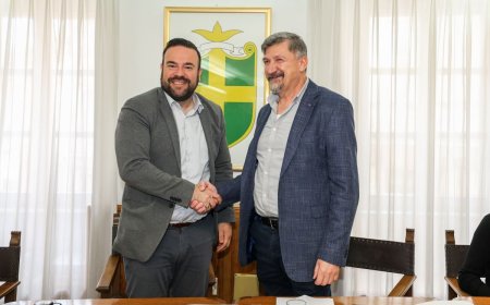 Gradonačelnik Filip Zoričić s izvođačem radova potpisao ugovor za izgradnju gradskih stanova na Gregovici